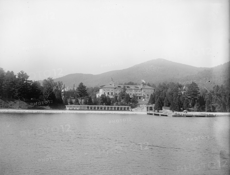 Fort William Henry Hotel, Lake George, N.Y., between 1900 and 1910. Creator: Unknown.