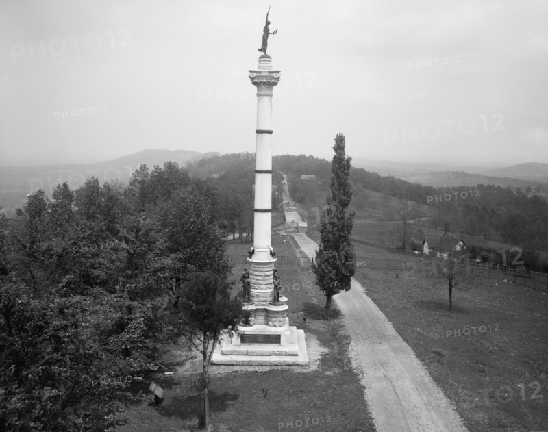 Illinois Monument, Missionary Ridge, Tenn., c1907. Creator: Unknown.