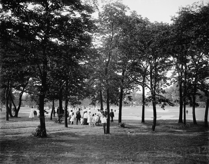 Going to band concert, Lincoln Park, Chicago, Ill., c1907. Creator: Unknown.