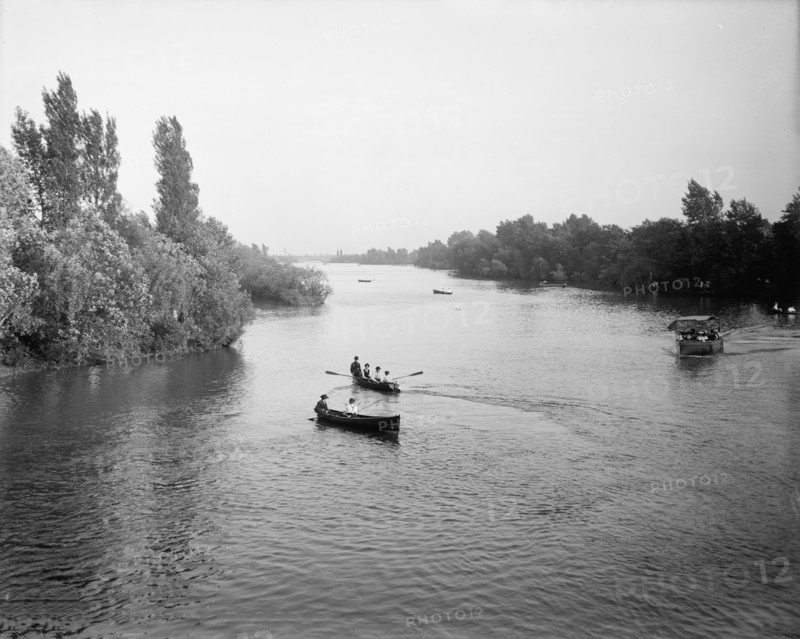 Boating on lagoon, Jackson Park, Chicago, Ill., between 1900 and 1910. Creator: Unknown.