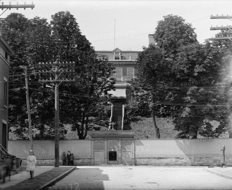 Old Schuler [i.e. Schuyler] Mansion, Albany, N.Y., between 1900 and 1910. Creator: Unknown.