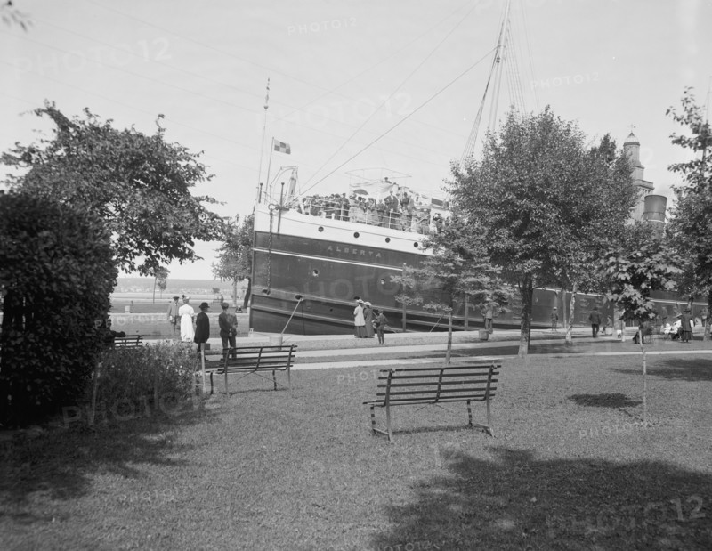 Steamer locking through, Saulte [sic] Ste. Marie, Mich., between 1910 and 1920. Creator: Unknown.