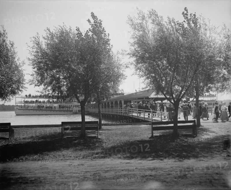 Str. Tashmoo at Tashmoo Park, St. Clair Flats, Mich., between 1900 and 1920. Creator: Unknown.