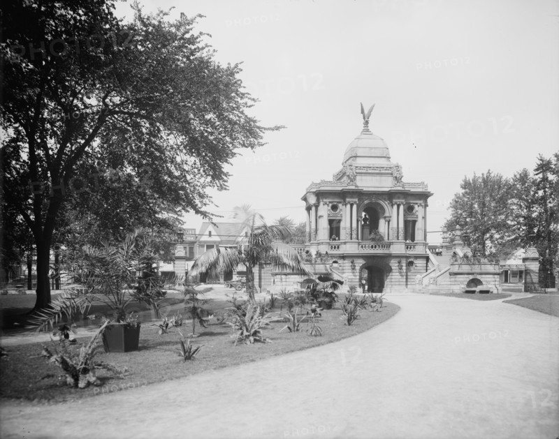 Gladwin (i.e. Water Works) Park, the Hurlbut Gate, Detroit, Mich., between 1900 and 1920. Creator: Unknown.