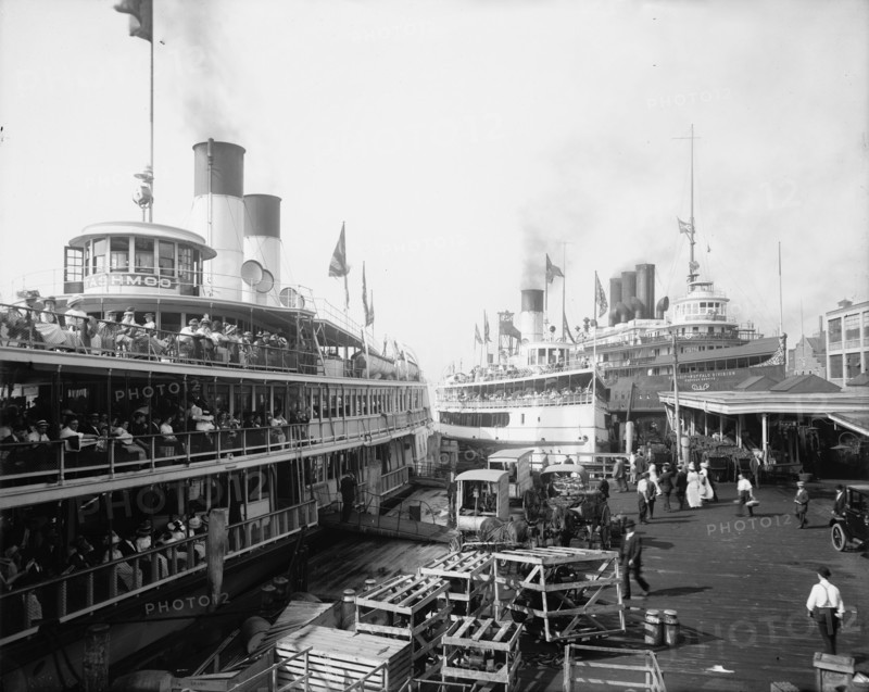 White Star Line dock, Detroit, Mich., between 1900 and 1915. Creator: Unknown.