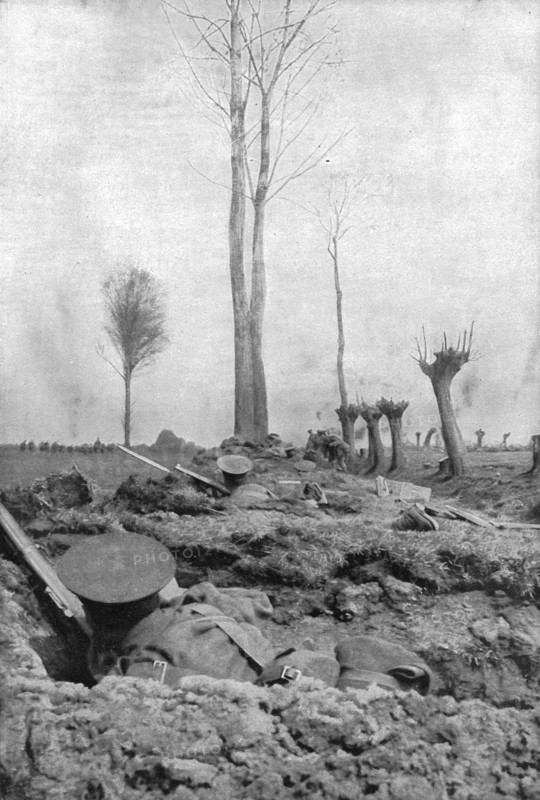 'Seconde bataille d'Ypres; Dans le secteur Anglais: les King's Liverpools en premiere ligne', 1915. Creator: Unknown.
