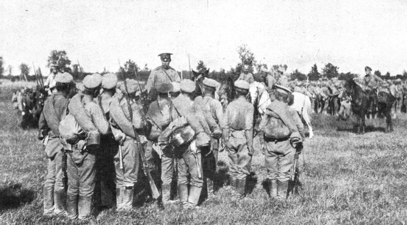 'Les Revers Russes; l'appel des survivants d'une compagnie decimee d'un regiment siberien', 1915. Creator: Unknown.