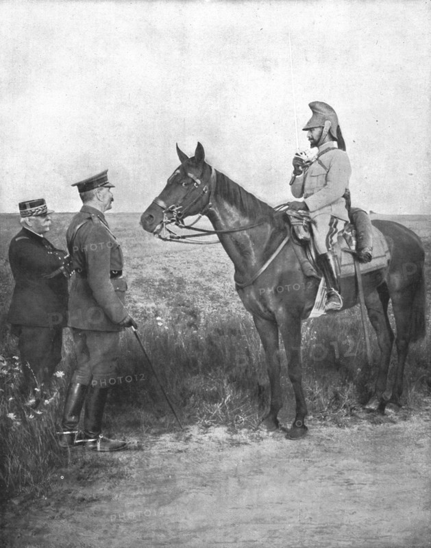 'Dix-Sept ans apres Fachoda; L'ancien sirdar retrouve en champagne l'ancien...', 1915 (1924). Creators: Unknown, Jean-Baptiste Marchand.
