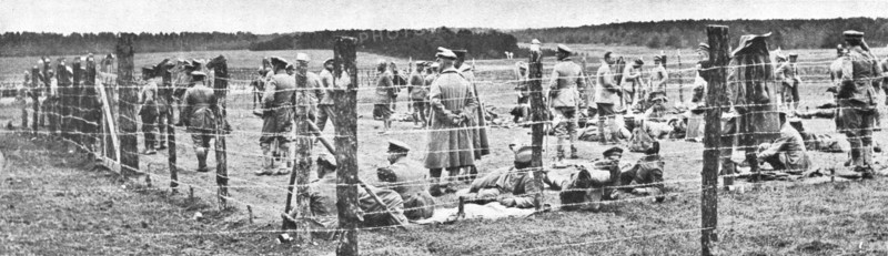 'La bataille de Champagne; Un enclose aux officiers prisonniers', 1915 (1924). Creator: Unknown.