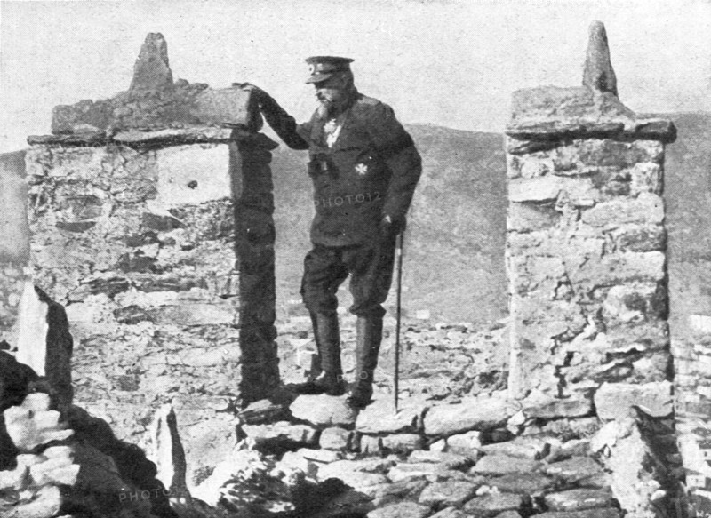 'Un nouvel ennemi: Le Bulgare; Le ysar des Bulgares, en decembre 1912, sur les ruine...1912 (1924). Creator: Unknown.
