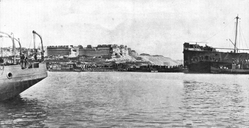 'L'expedition des Dardanelles, L'attaque par voie de terre..., 1915 (1924) Creator: Unknown.