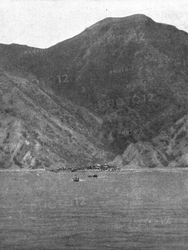 'L'aide Francaise aux Armeniens; La cote inhospitaliere ou s'etaient refugies..., 1915 (1924). Creator: Unknown.