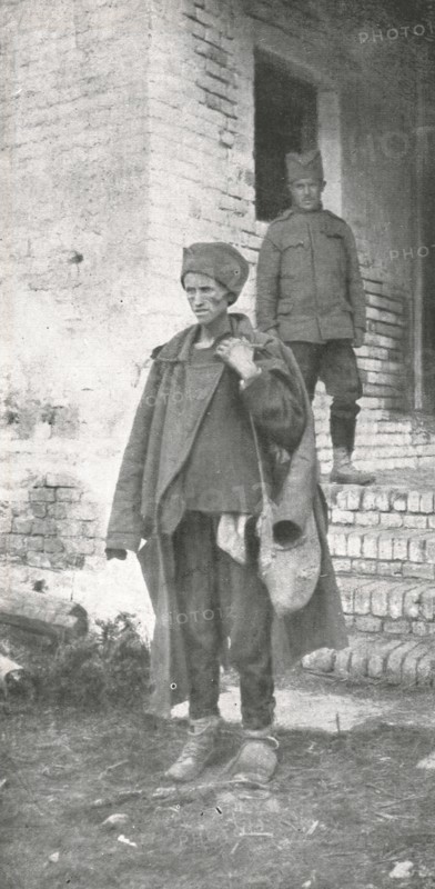 'Les Exiles; Un soldat serbe devenu un vivant squelette: des milliers de ses camarade..., 1916 (1924 Creator: Unknown.
