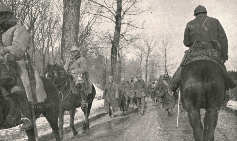 'Verdun; Apres l'attaque: 68 Allemands, pris au bois des Caures, entrent a Verdun...1916', 1924) Creator: Unknown.
