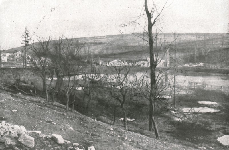 ''La Deuxieme Phase de la Bataille; L'etang et les ruines du village de Vaux', 1916 (1924) Creator: Unknown.