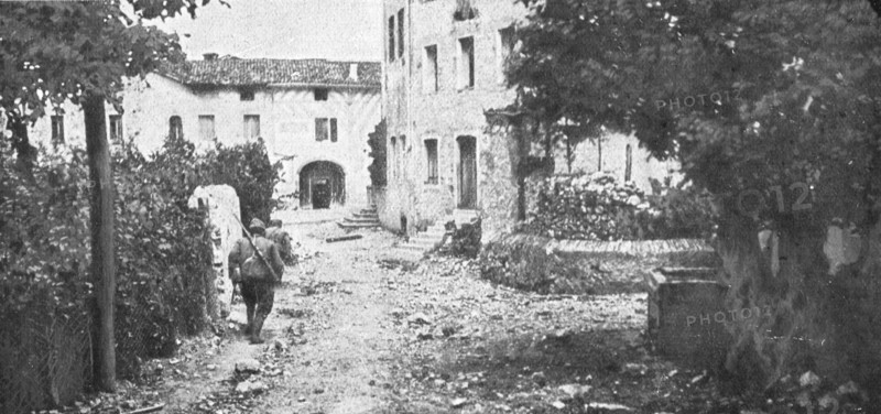 ''Sur le front Italien; A Velo d'Astico pendant la bataille', 1916 (1924) Creator: Unknown.