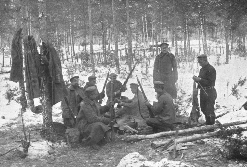 'Aux armees Russes reorganisees; Cantonnement d'hiver en Volhynie: des soldats..., 1916 (1924) Creator: Unknown.