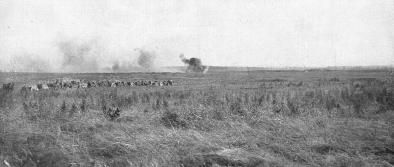 'Le depart de l'attaque; Dans l'apres-midi du Ist juillet, une batterie francaise..., 1916 (1924) Creator: Unknown.