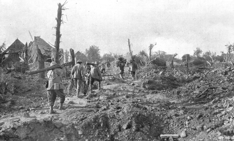 'Pendant l'action; Pour assurer la securite du terrain repris: transport a travers..., 1916 (1924) Creator: Unknown.