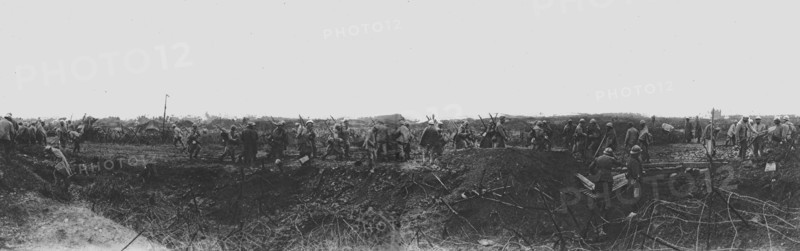 'En terre reconquise; Le retour des troupes d'assaut relevees: elles retrouvent..., 1916 (1924) Creator: Unknown.