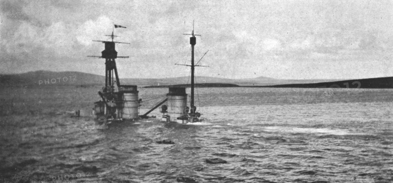 'Le sabordage de la flotte allemande; Le "Hindenburg" repose sur le fond; les cheminees..., 1919. Creator: Unknown.