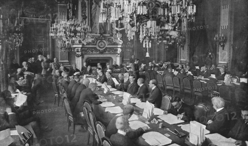 'La Conference de la paix; L'ouverture de la conference, le 18 janvier 1919, dans le salon..., 1919. Creator: Unknown.