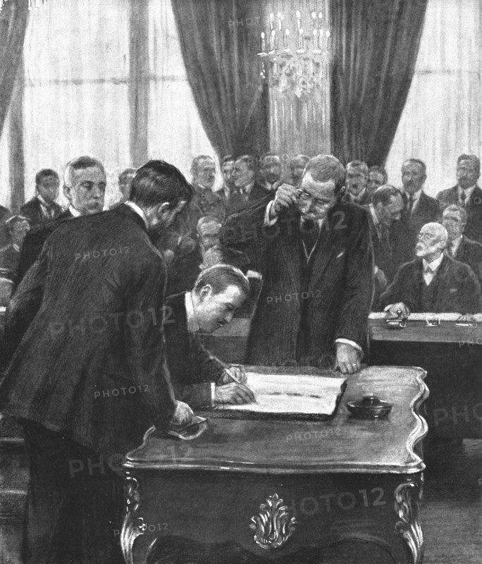 'La Derniere signature allemande; M von Lersner signant pour l'allemagne, apres..., 1920. Creator: Unknown.