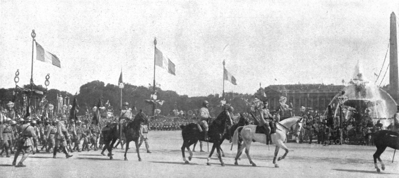 'Le jour de gloire; le defile triomphal place de la Concorde: le 5e corps d'armee (Orleans)..., 1919 Creator: Unknown.
