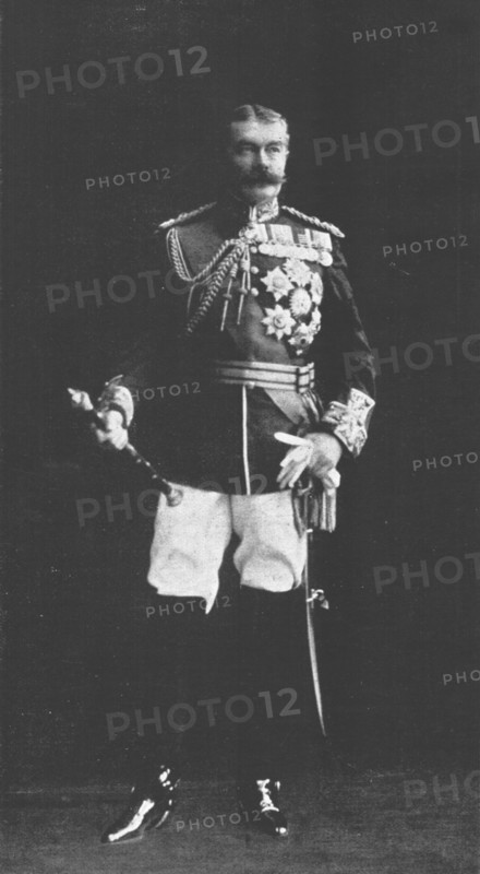 ''Lord Kitchener of Khartoum en grand uniforme de marechal de l'armee britannique', 1916. Creator: Bassano Studio.