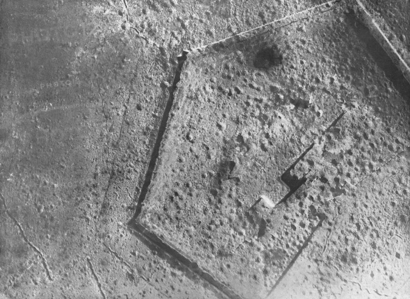 ''Le Fort de Douaumont, vu de 1,200 metres d'altitude, le 19 mai 1916', 1916. Creator: Unknown.