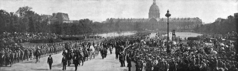 'Les Funerailles du general Gallieni a Paris et a Saint-Raphael; Le cortege partant des..., 1916. Creator: Unknown.