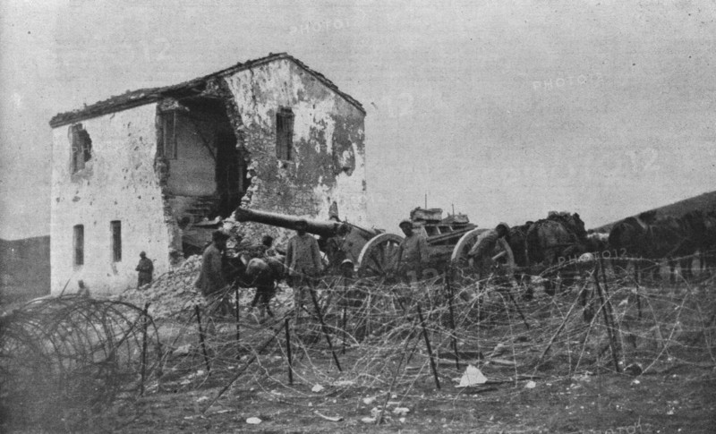'Sur les champs de bataille Macedoniens de Gornitchevo et du Kaimaktchalan; La premiere..., 1916. Creator: Unknown.