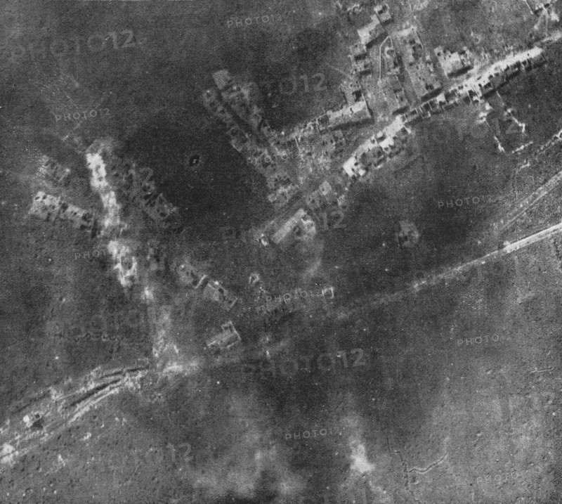 'Fleury-devant-Douamont: La reprise du village; Fleury-devant-Douaumont a la date du 25..., 1916. Creator: Unknown.