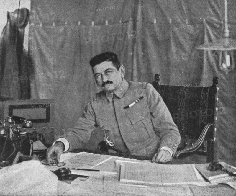 'La victoire de Douaumont-Vaux (24 octobre-2 novembre 1916); le general Mangin, commandant..., 1916. Creator: Unknown.