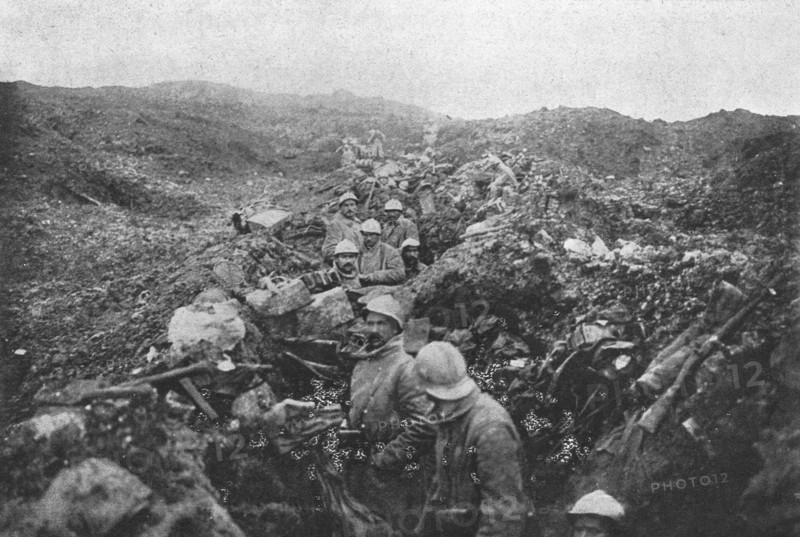 'Apres la reprise du Fort de Douaumont; Boyau allemand partant du fort et converti en..., 1916. Creator: Unknown.