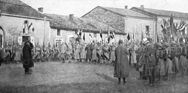 'Le President de la Republique au cantonnement de la division Passaga, le 5 novembre, 1916. Creator: Unknown.