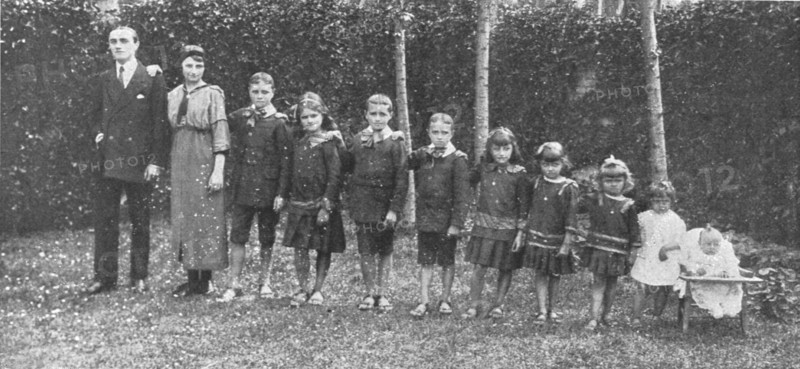 'Les belles familles; les onze enfants de M. et Mme Meresse, photographies avant la..., 1916. Creators: Unknown, M Meresse.
