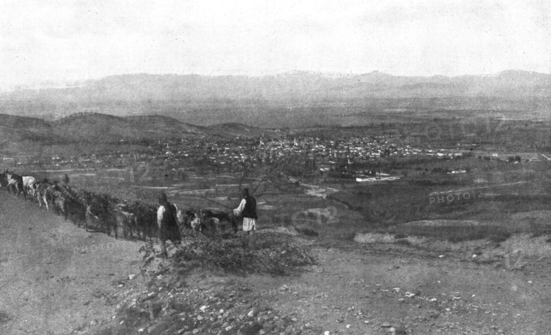 'Sur la route de Monastir; la ville de Monastir vue des hauteurs au Sud-Ouest : a l'horizon..., 1916 Creator: Unknown.