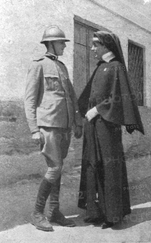 'La famille du duc d'Aoste en France; La duchesse d'Aoste et son fils aine, le prince Amedee', 1916. Creator: Unknown.