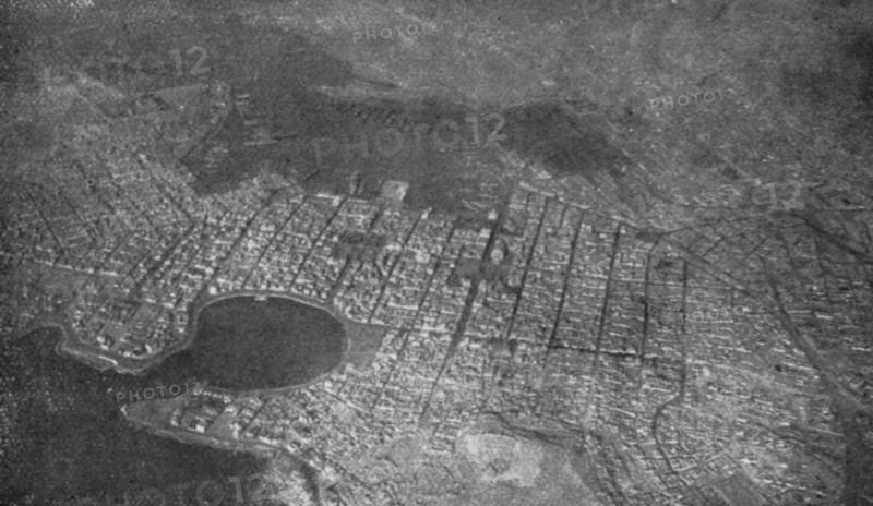 'Athenes vue en avion; le Piree ; dans le port principal, vers le haut de la photographie..., 1916. Creator: Unknown.