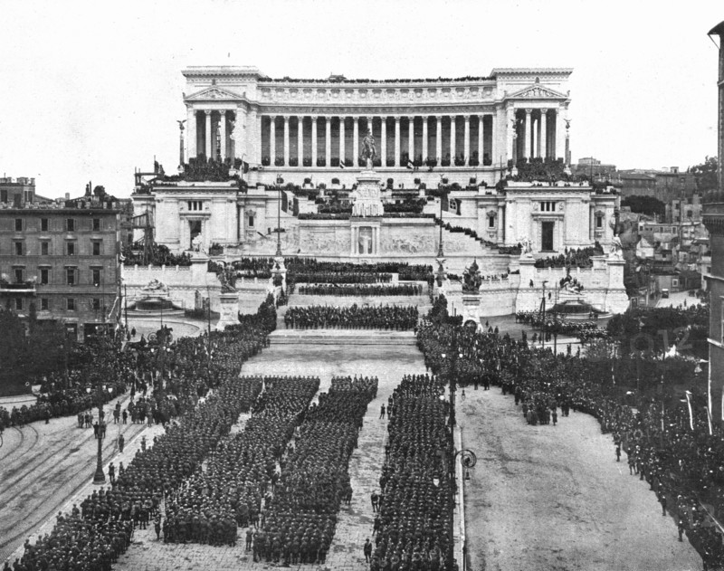 'Les "journees de la victoire" a Rome; les troupes italiennes massees au pied du monument..., 1920. Creator: D Anderson.