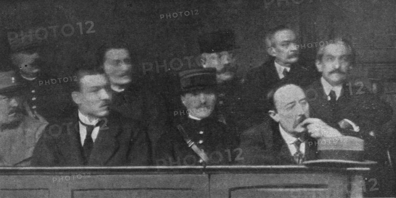 'Le defaitisme et les grands proces; l'affaire du "bonnet rouge"; le banc des accuses...,1917. Creator: Unknown.