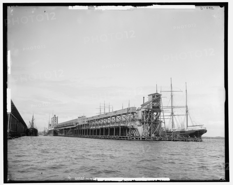 Commandancia St. wharf, Pensacola, Florida, between 1900 and 1906. Creator: Unknown.