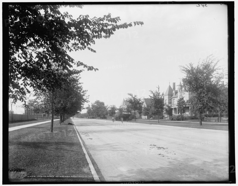 Residences on Eastern Boulevard i.e. East Grand Boulevard, Detroit, Mich., (1902?). Creator: Unknown.