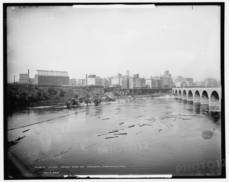 Stone bridge over the Mississippi, Minneapolis, Minn., c1905. Creator: Unknown.
