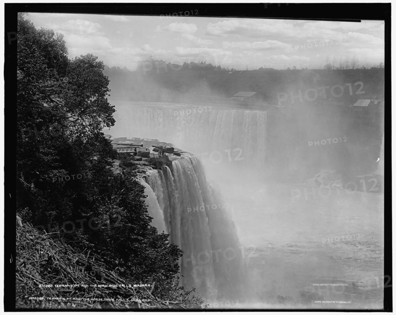 Terrapin Pt. Point, and the Horseshoe Falls, Niagara, c.between 1905 and 1915. Creator: Unknown.