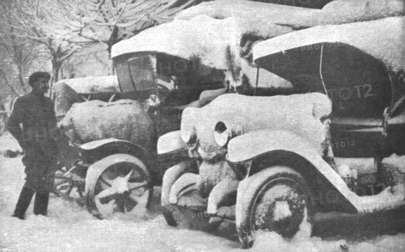 'Au Volant; Camions sous la neige', 1916. Creator: Unknown.
