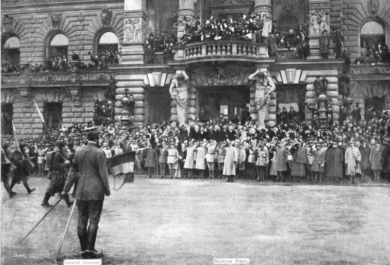 'Petain et Foch a Strasbourg; a Strasbourg, le 25 novembre 1918, sur le place de la..., 1918. Creator: Unknown.