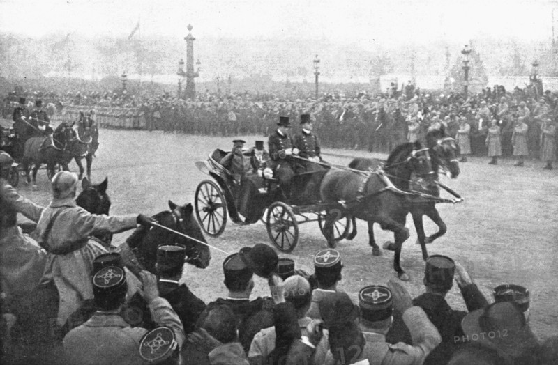 'Les chefs d'etat Allies a Paris; La victoria du roi des Belges et du president de la Repub..., 1918 Creator: Unknown.