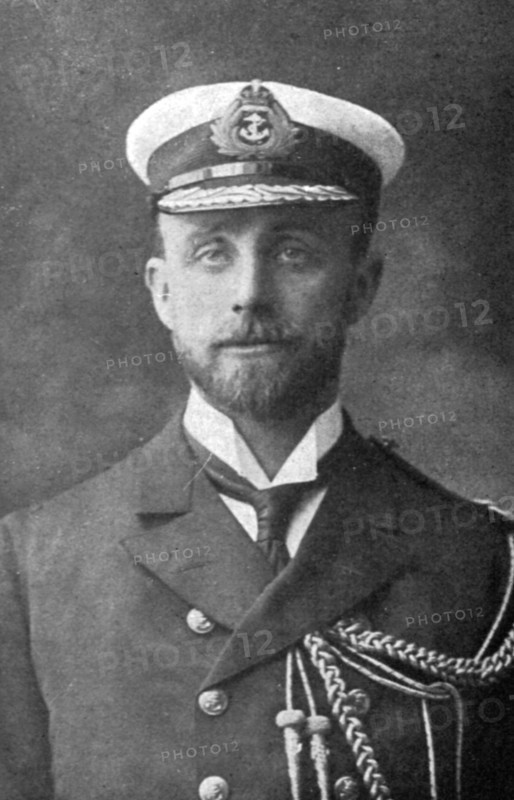 ' Au fort de la bataille Jutland ; Le contre-amiral sir Robert Keith Arbuthnot, qui perit..., 1916. Creator: Unknown.